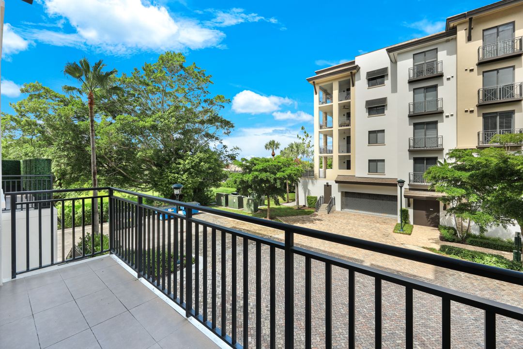 1130 3rd Ave S #207, Naples, FL 34102