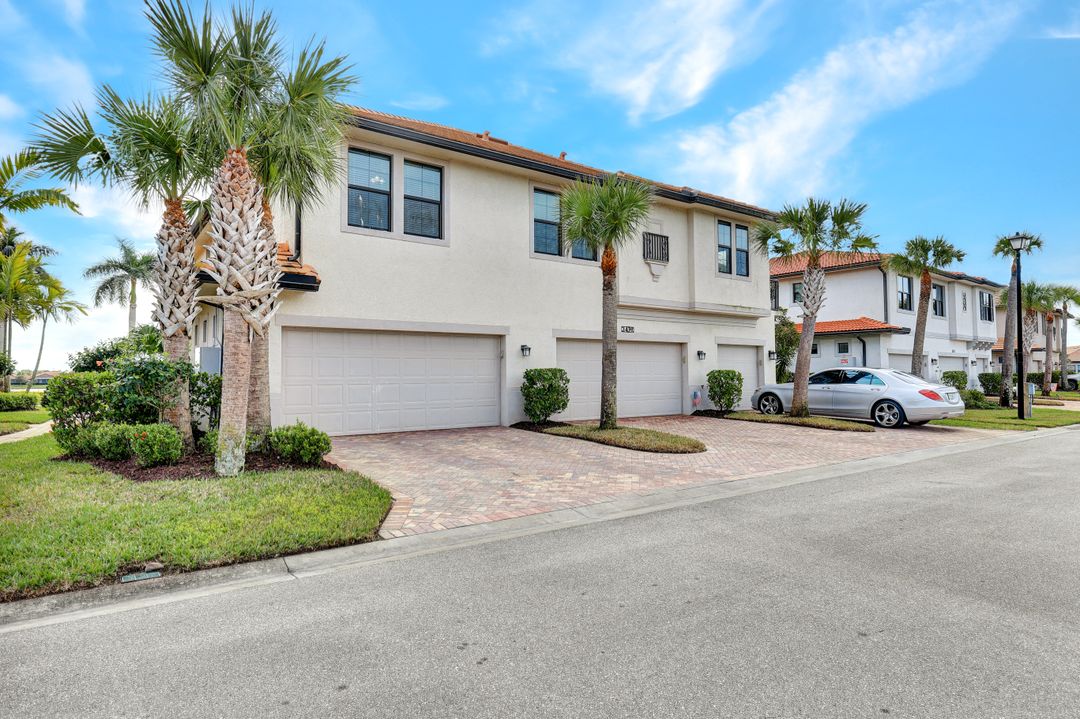 1439 Santiago Cir #2101, Naples, FL 34113