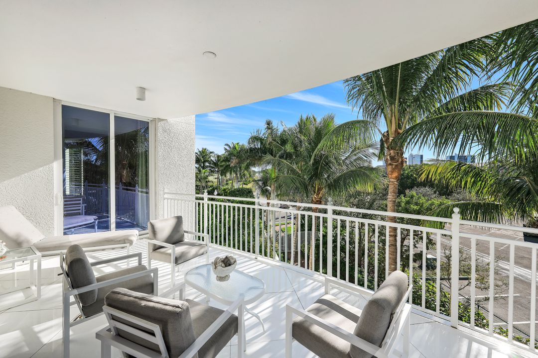 13665 Vanderbilt Dr #301, Naples, FL 34110