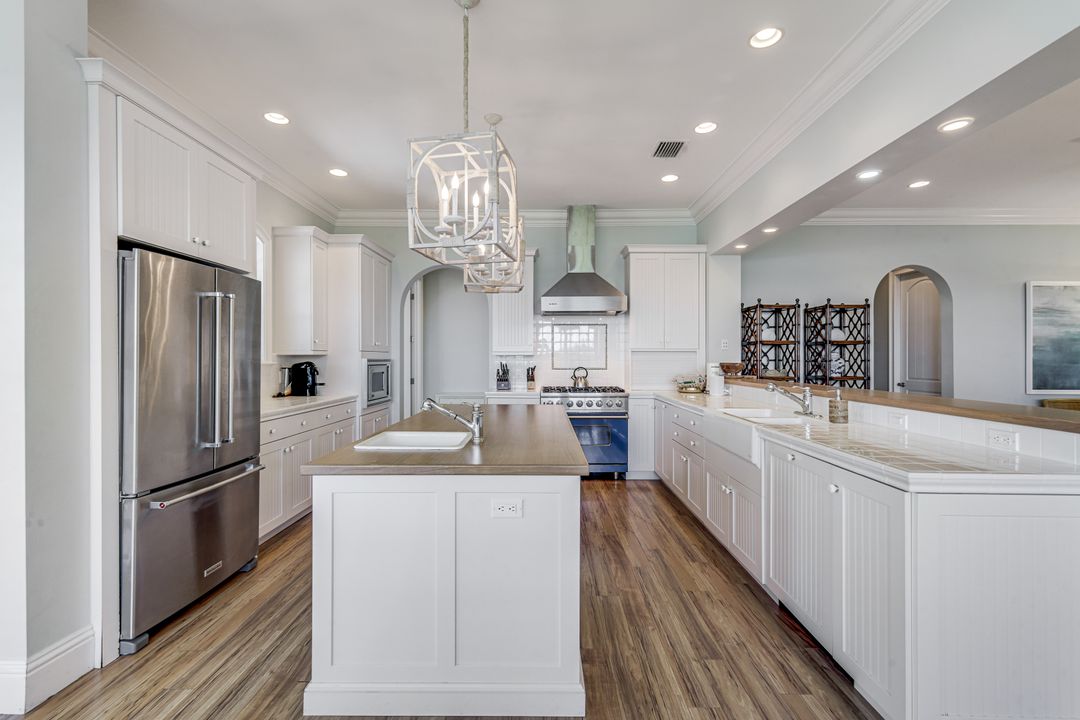 16211 Captiva Dr, Captiva, FL 33924