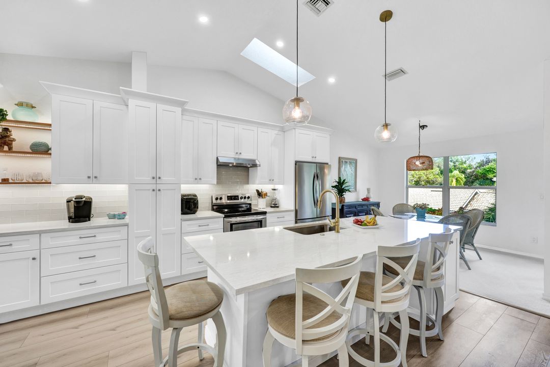 314 Emerald Bay Cir #I-5, Naples, FL 34110