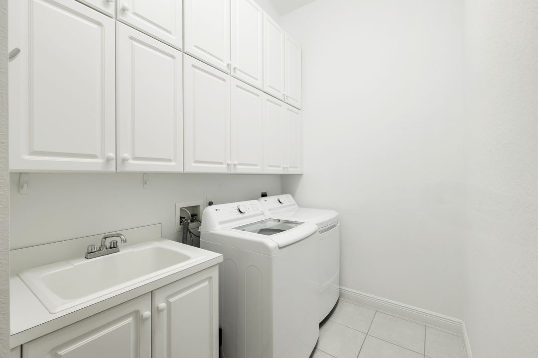 1390 Wayne Ave, Marco Island, FL 34145