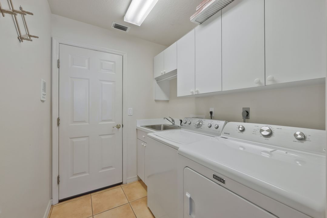 1726 Emerald Cove Cir, Cape Coral, FL 33991