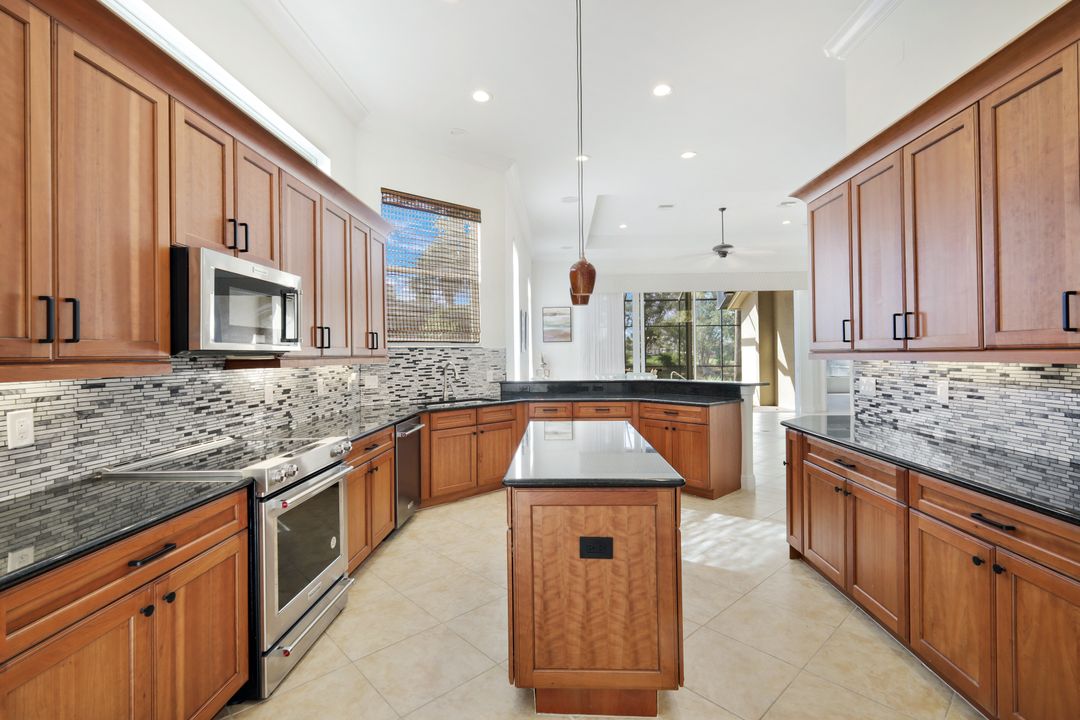 18190 Parkside Greens Dr, Fort Myers, FL 33908