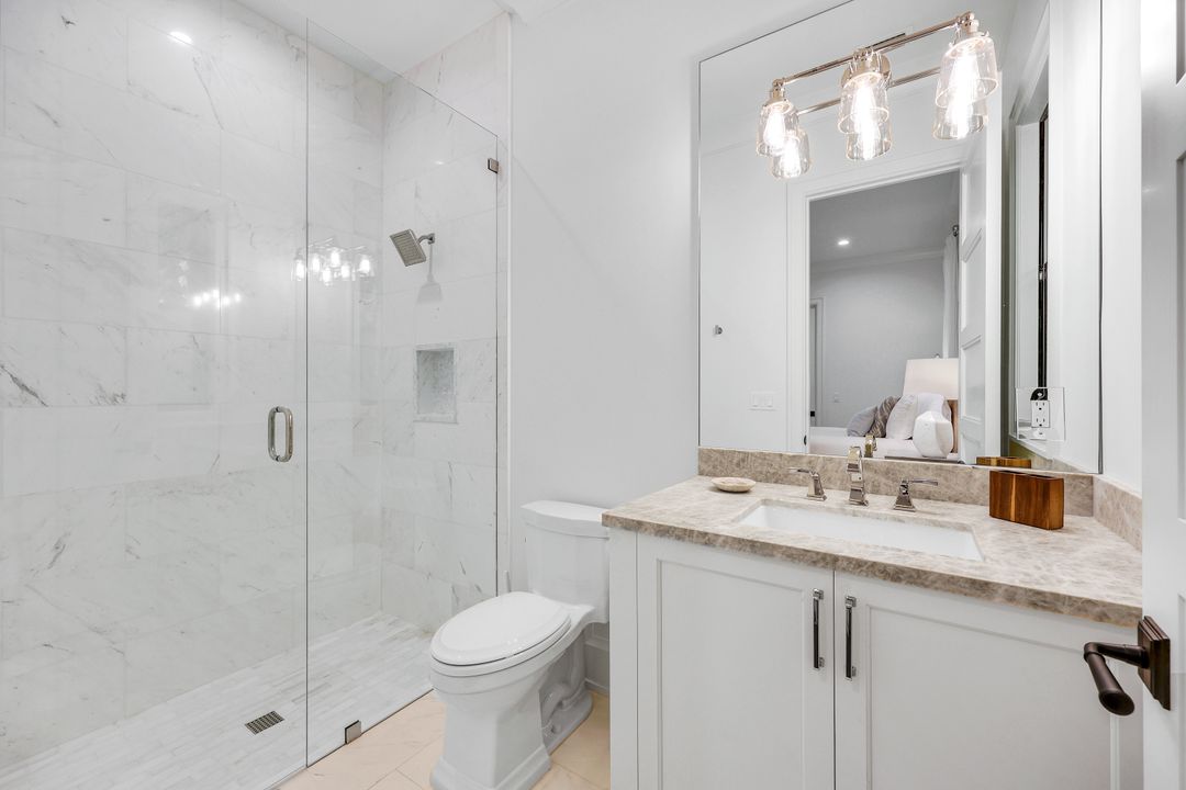 3200 Crayton Rd, Naples, FL 34103