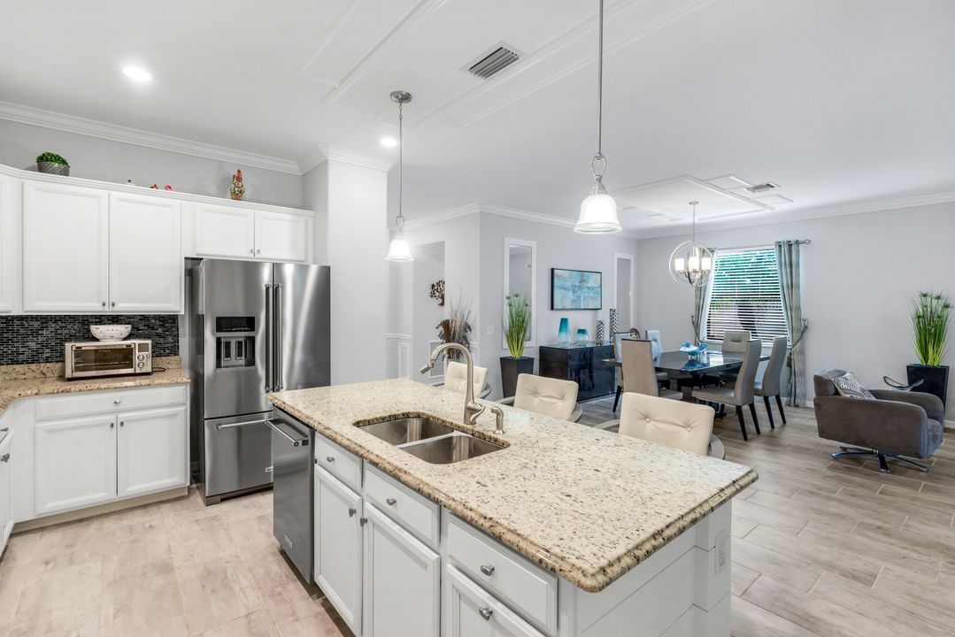 4244 Raffia Palm Cir, Naples, FL 34119
