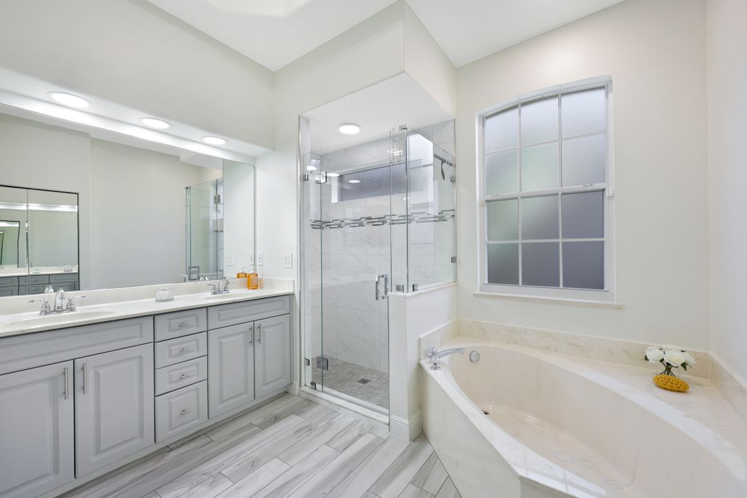 8700 Ibis Cove Cir, Naples, FL 34119