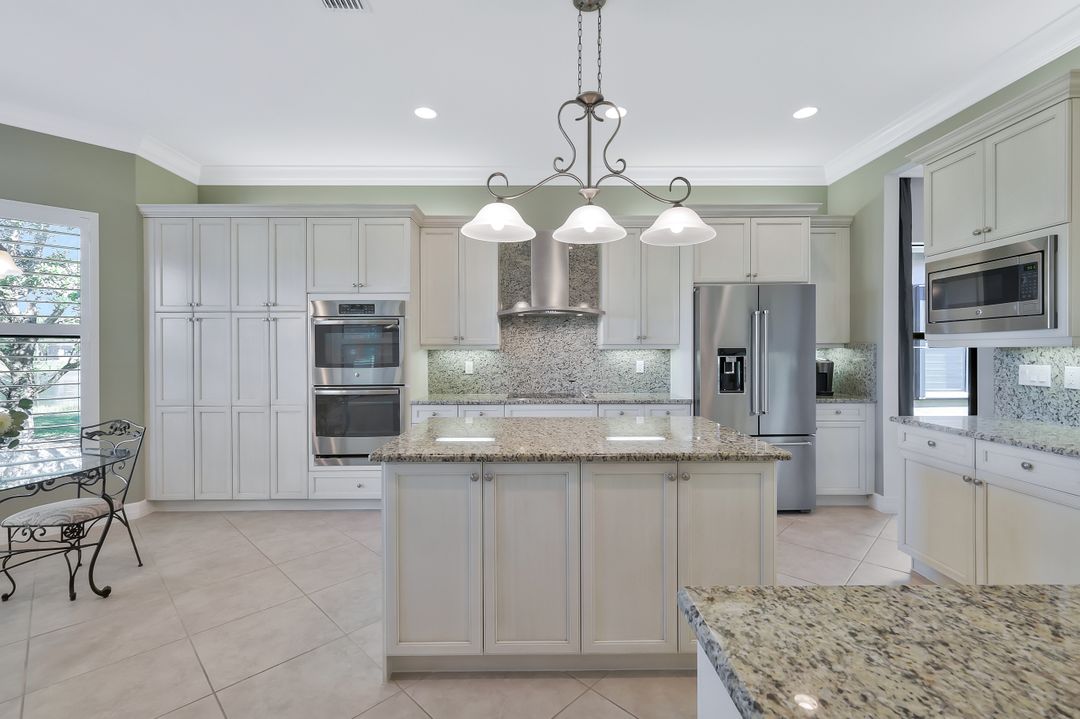 3384 Atlantic Cir, Naples, FL 34119