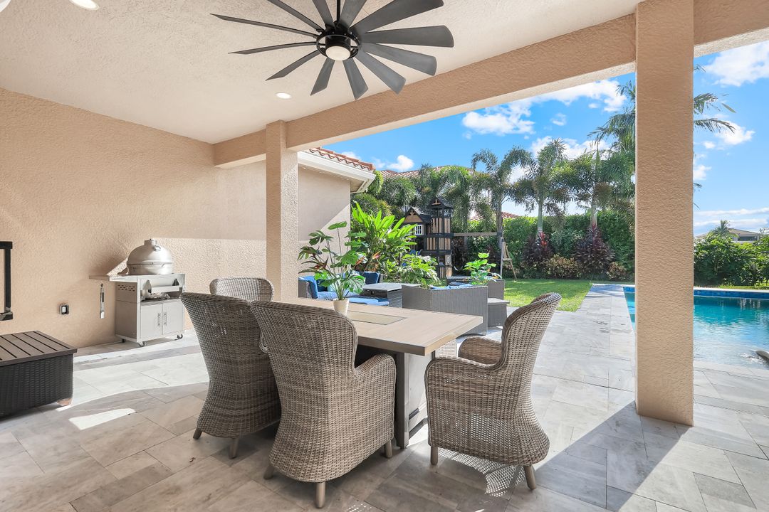 2704 Crystal Way, Naples, FL 34119