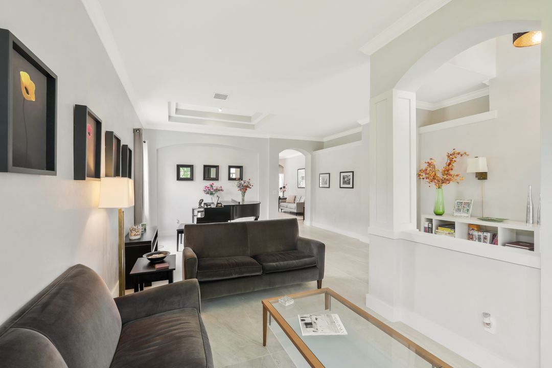 5717 Lago Villaggio Way, Naples, FL 34104