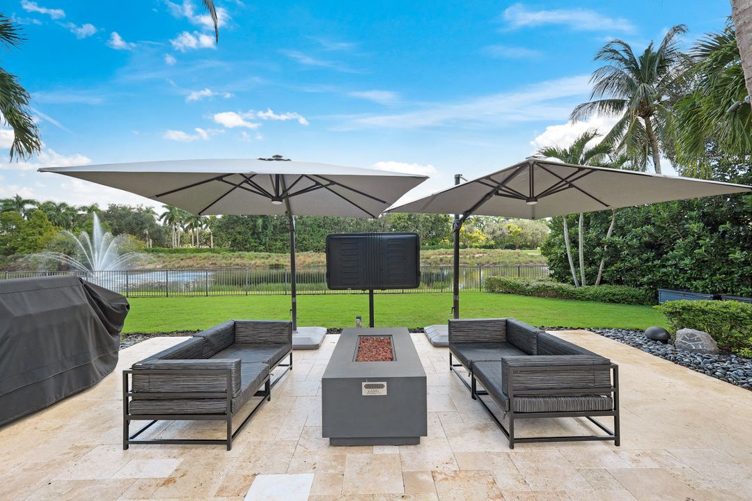 2558 Escada Ct, Naples, FL 34109