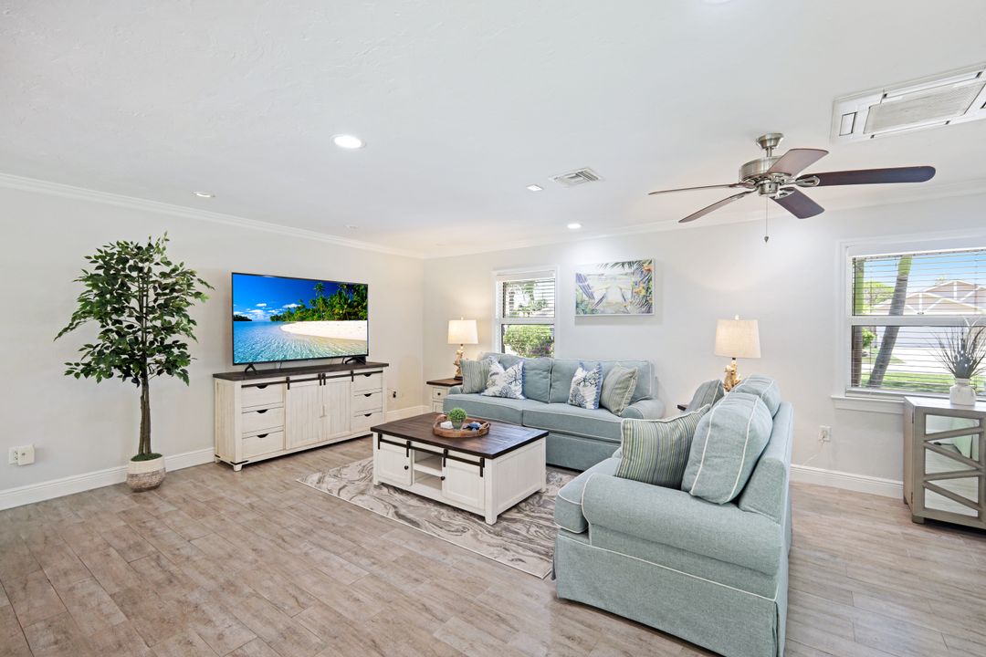 832 97th Ave N, Naples, FL 34108