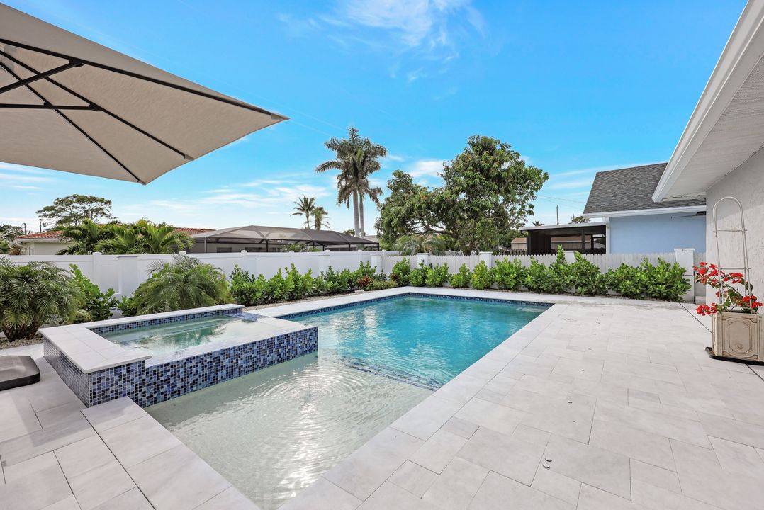 738 101st Ave N, Naples, FL 34108