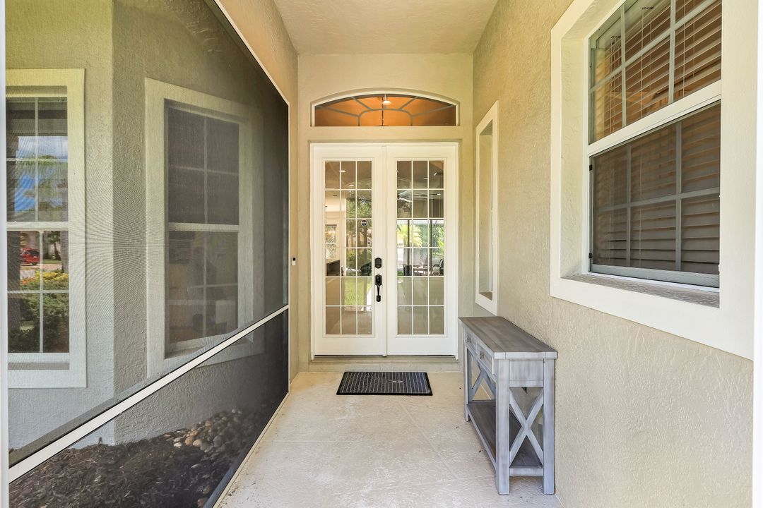 6072 Highwood Park Ln, Naples, FL 34110
