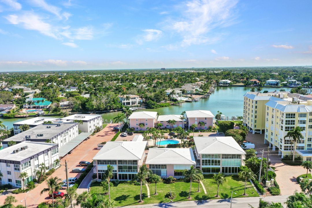 1910 Gulf Shore Blvd N, Naples, FL 34102