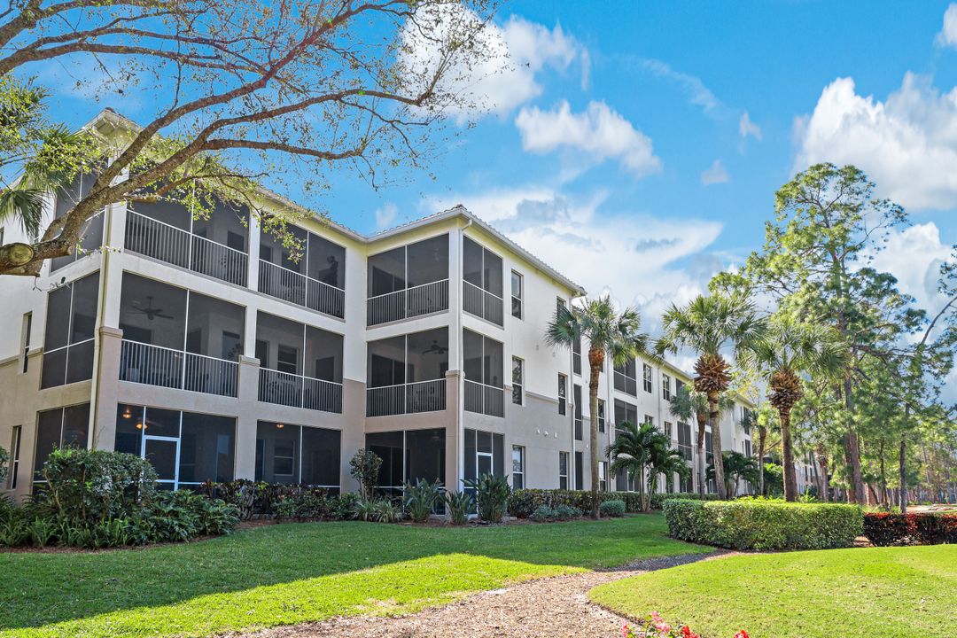 8217 Parkstone Pl #108, Naples, FL 34120