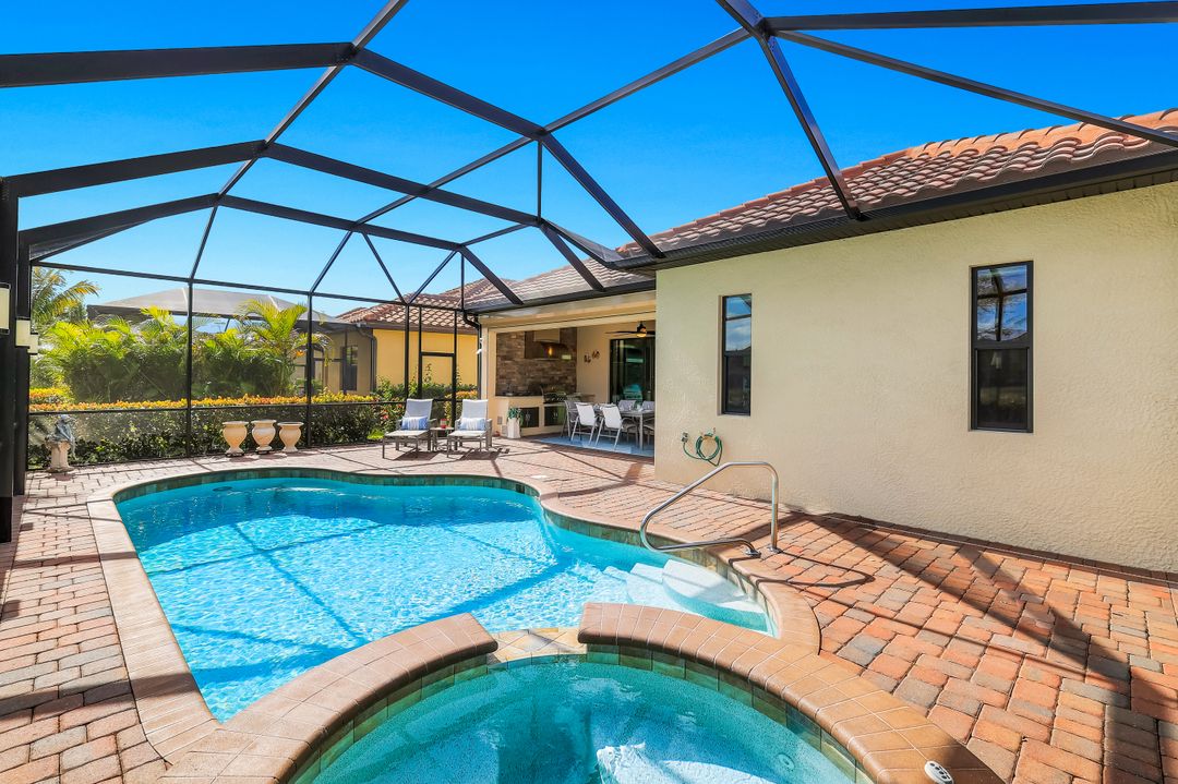 28047 Foxrock Ct, Bonita Springs, FL 34135