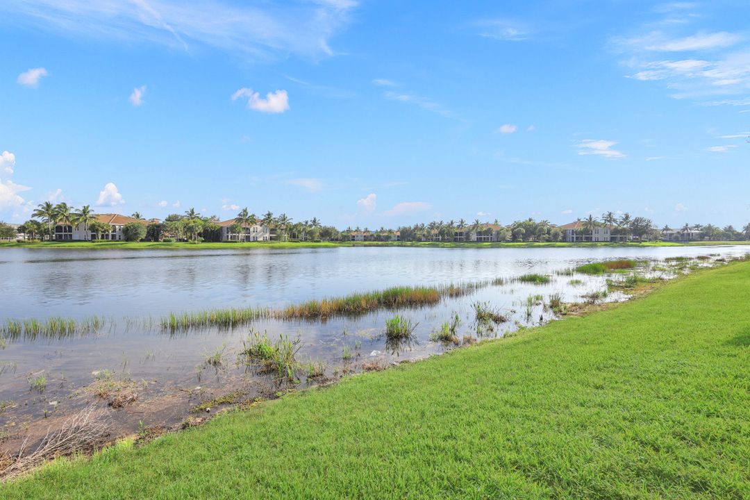 2939 Aviamar Cir, Naples, FL 34114