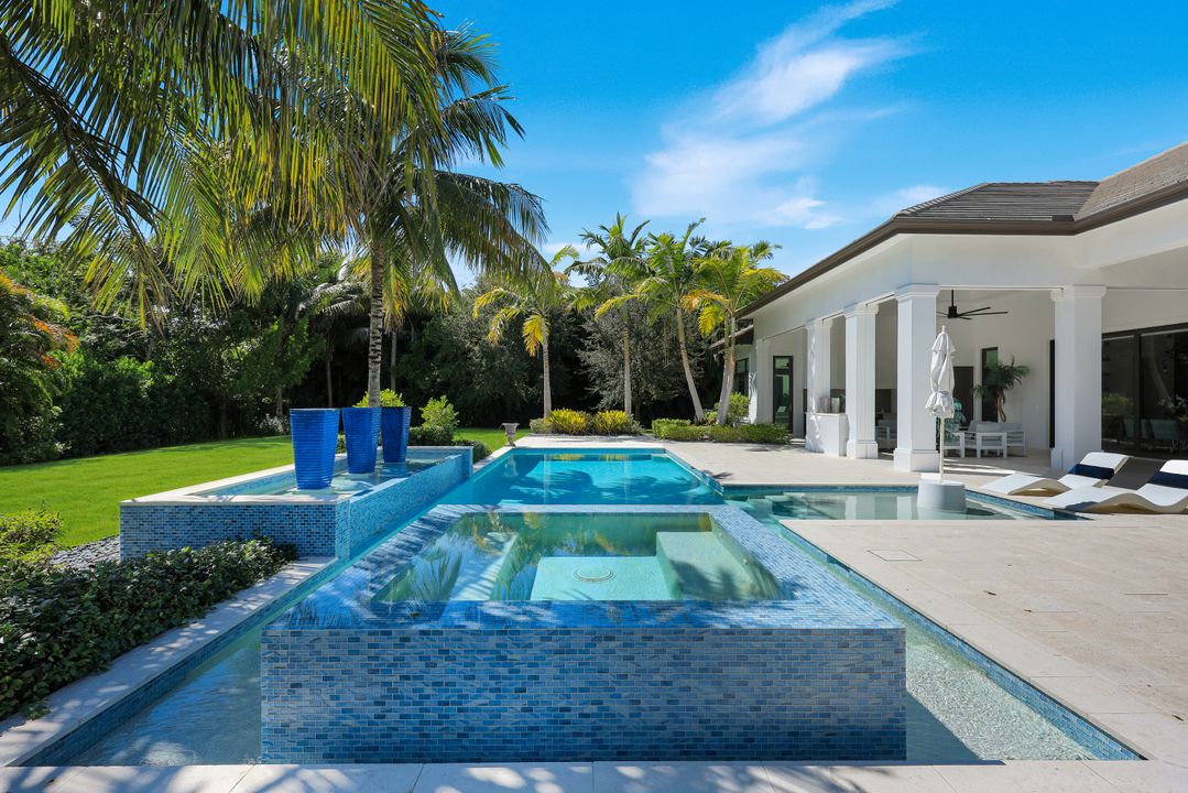 112 Hickory Rd, Naples, FL 34108