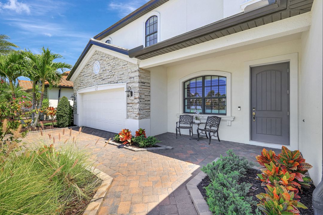 2102 Antigua Ln, Naples, FL 34120