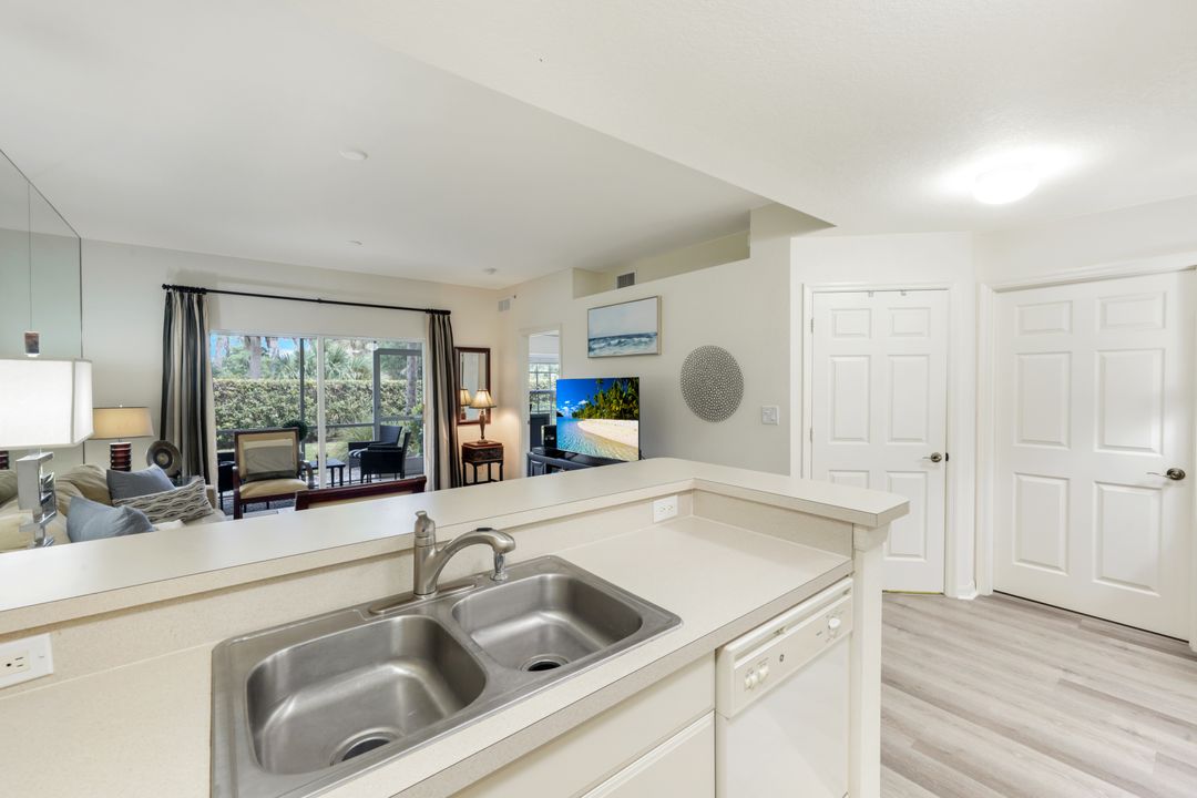 4455 Botanical Pl Cir #103, Naples, FL 34112