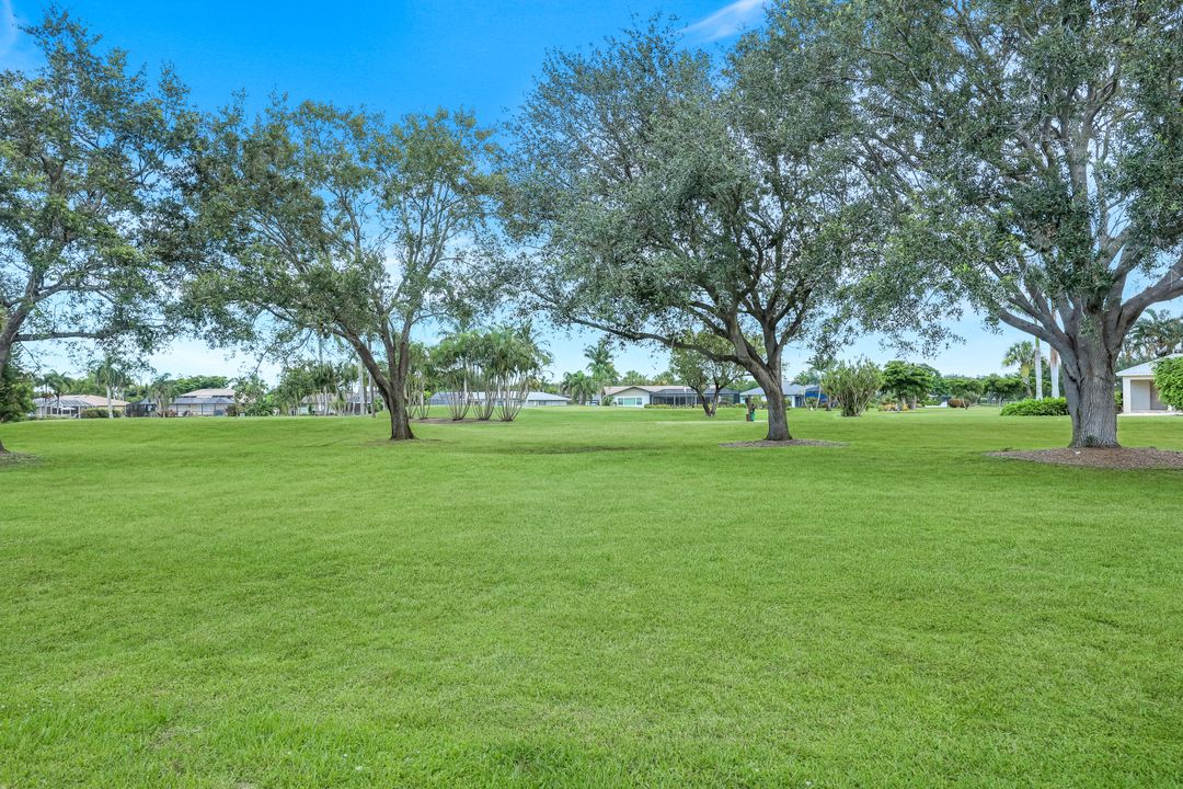 211 Pine Valley Cir, Naples, FL 34113