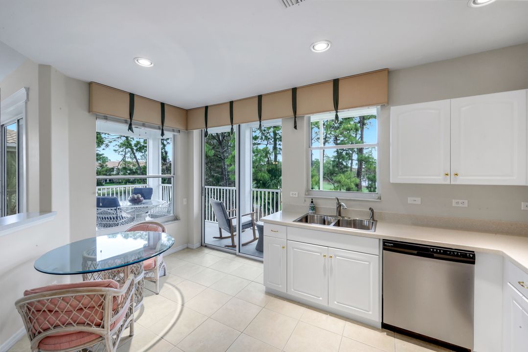 8231 Parkstone Pl #301, Naples, FL 34120