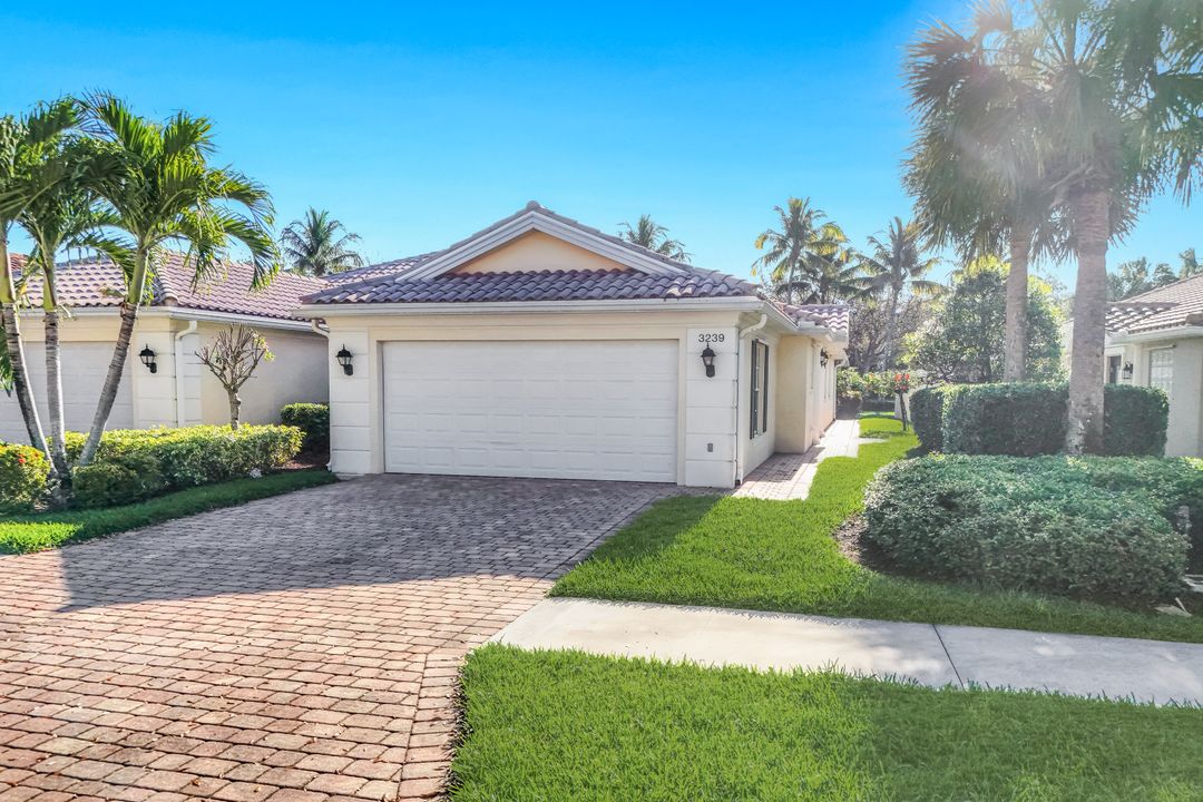 3239 Barbados Ln, Naples, FL 34119