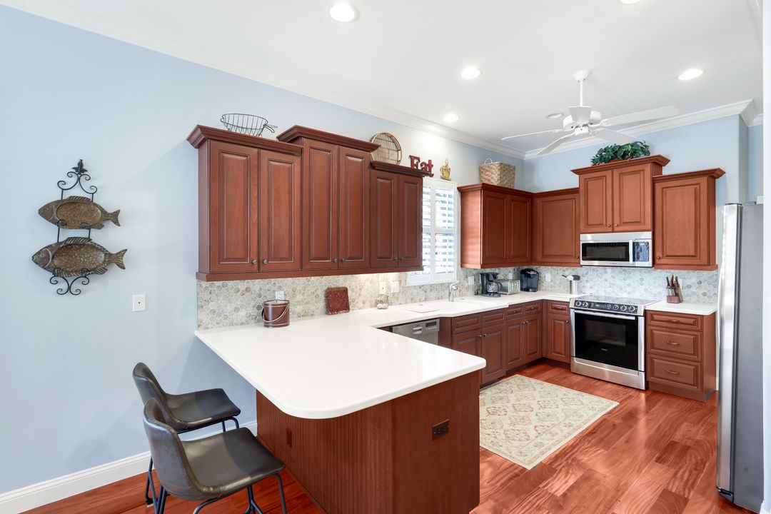 462 Preswick Ln, Naples, FL 34120