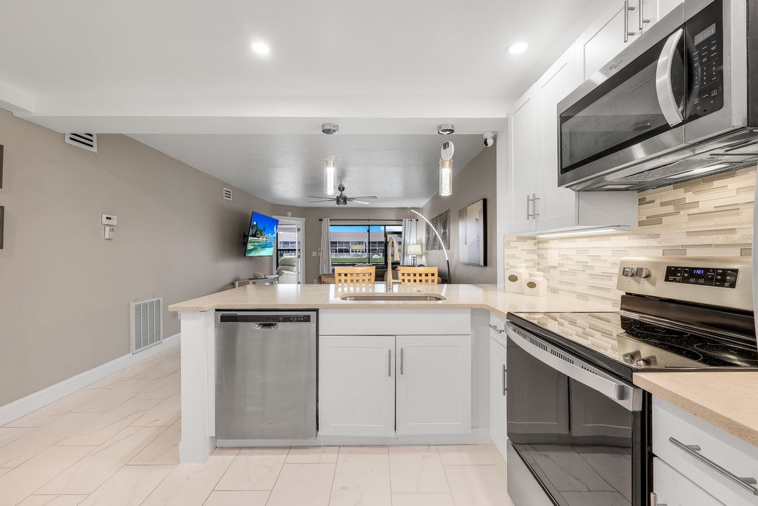 4616 SE 5th Pl #107, Cape Coral, FL 33904