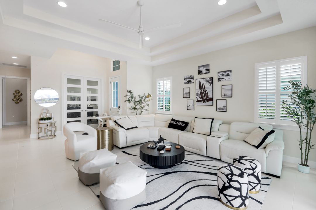 8852 Yucatan Ct, Naples, FL 34112