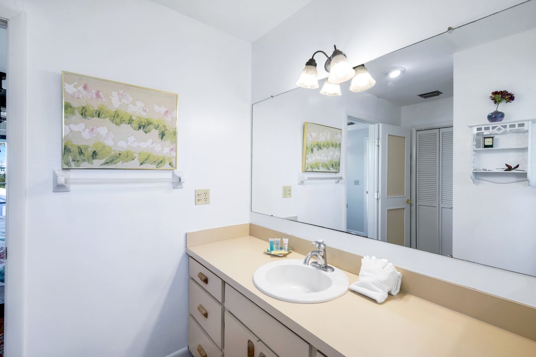 647 Rabbit Rd, Sanibel, FL 33957