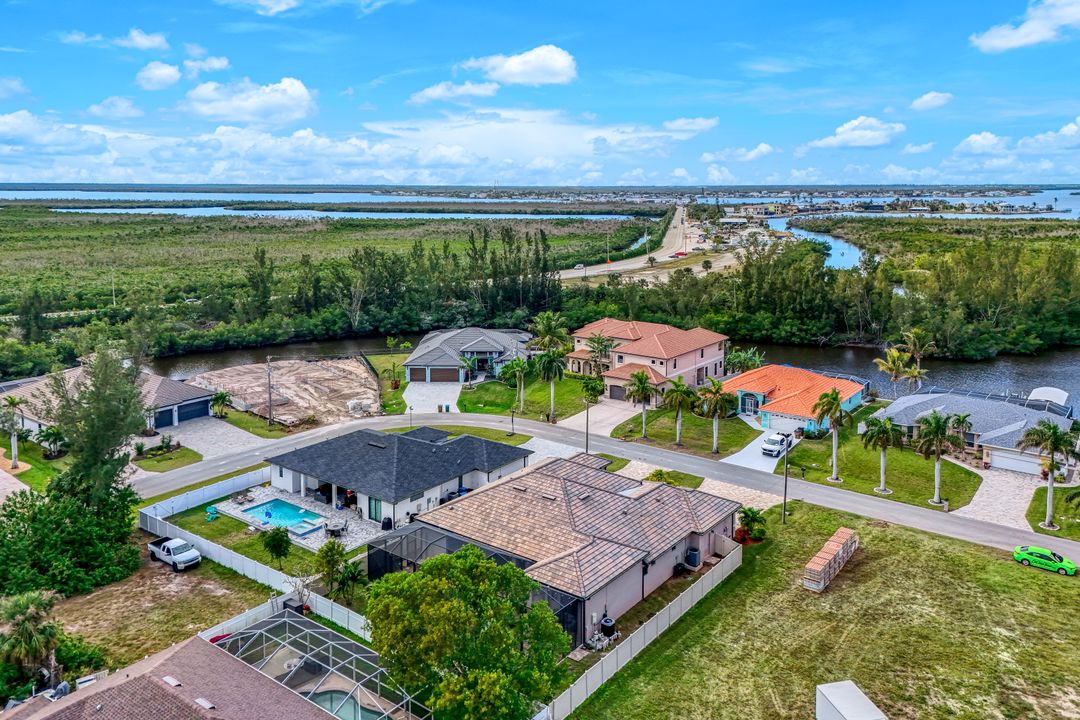 605 SW 39th Ave, Cape Coral, FL 33991