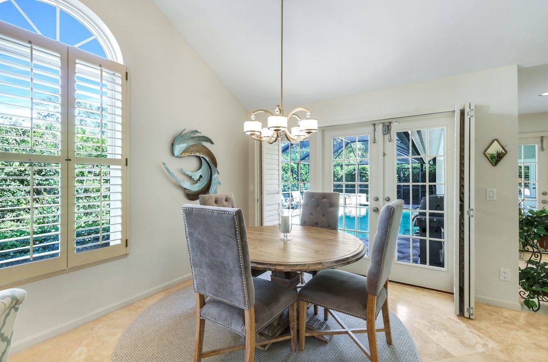 717 Pine Creek Ln, Naples, FL 34108