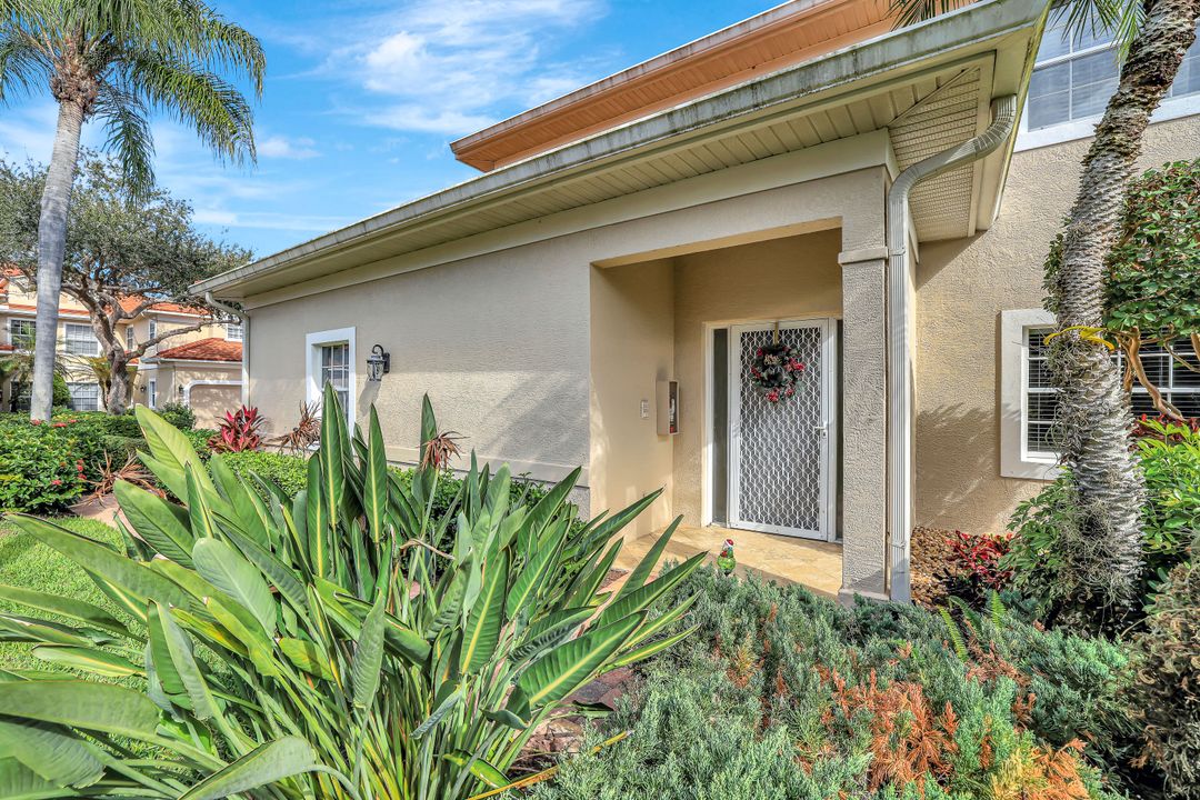 6200 Reserve Cir #404, Naples, FL 34119