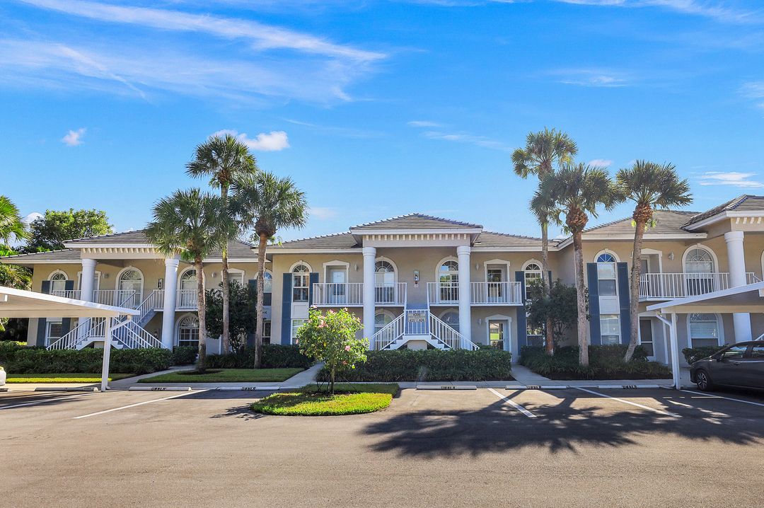 8200 Twelve Oaks Cir #412, Naples, FL 34113