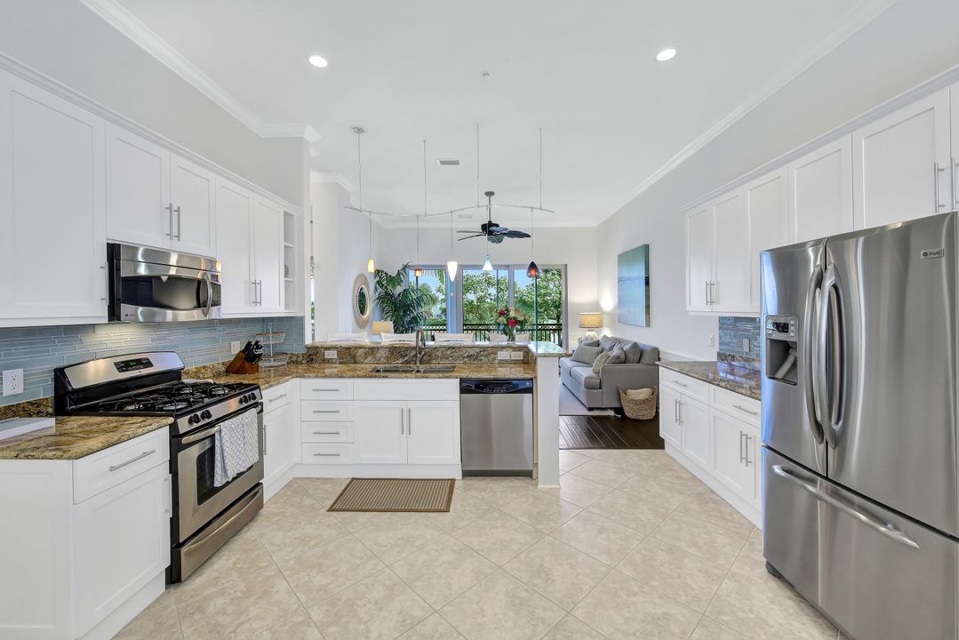 9235 Tesoro Ln #4-202, Naples, FL 34114