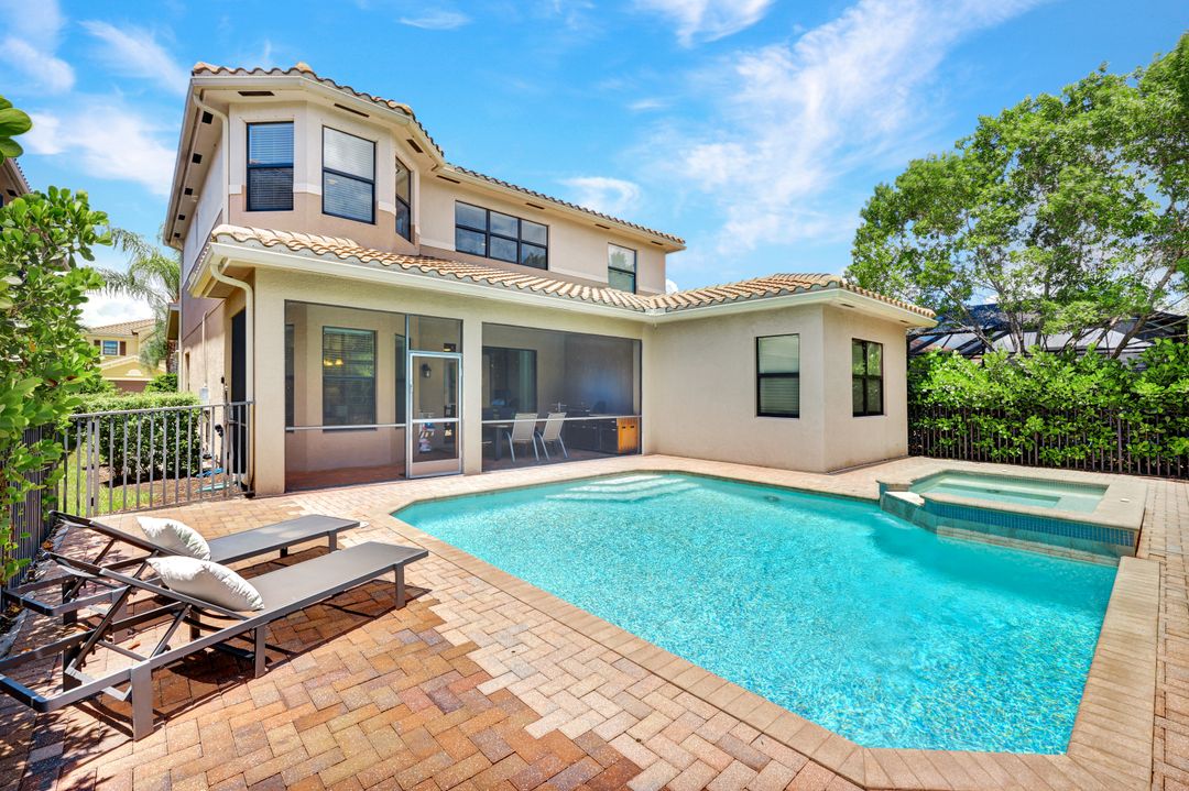 13750 Callisto Ave, Naples, FL 34109
