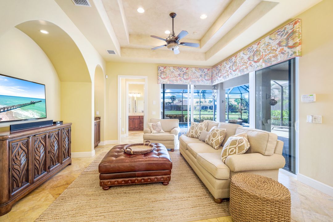 5742 Hammock Isles Dr, Naples, FL 34119