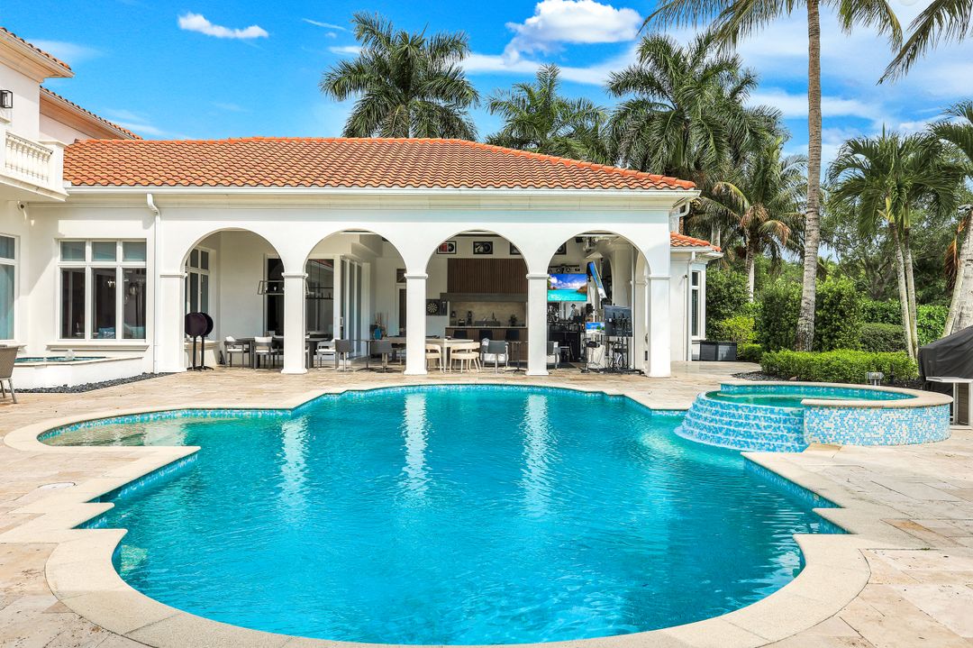 2885 Escada Ct, Naples, FL 34109