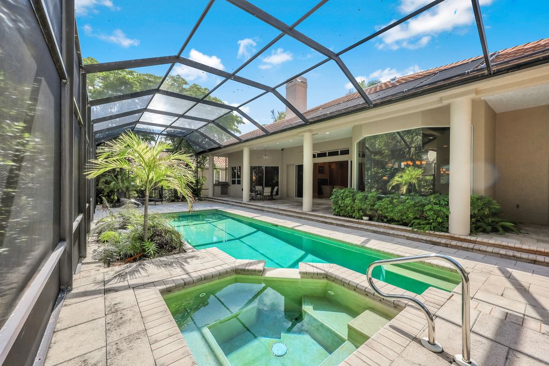 258 9th Ave S, Naples, FL 34102