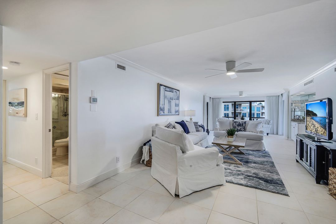 4451 Gulf Shore Blvd N #1605, Naples, FL 34103