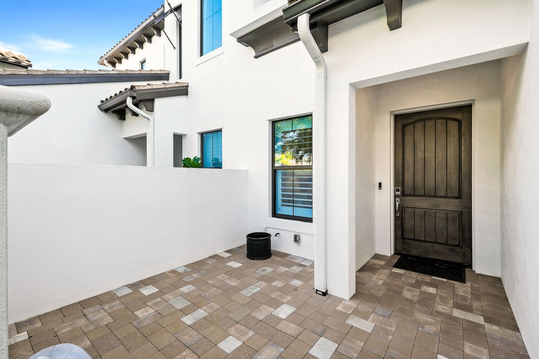 16320 Corsica Way #202, Naples, FL 34110