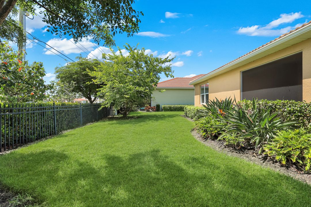 2899 Sunset Pointe Cir, Cape Coral, FL 33914
