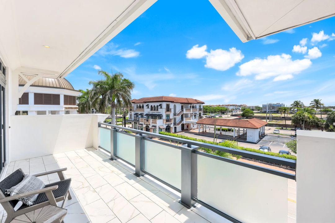 875 6th Ave S #303, Naples, FL 34102