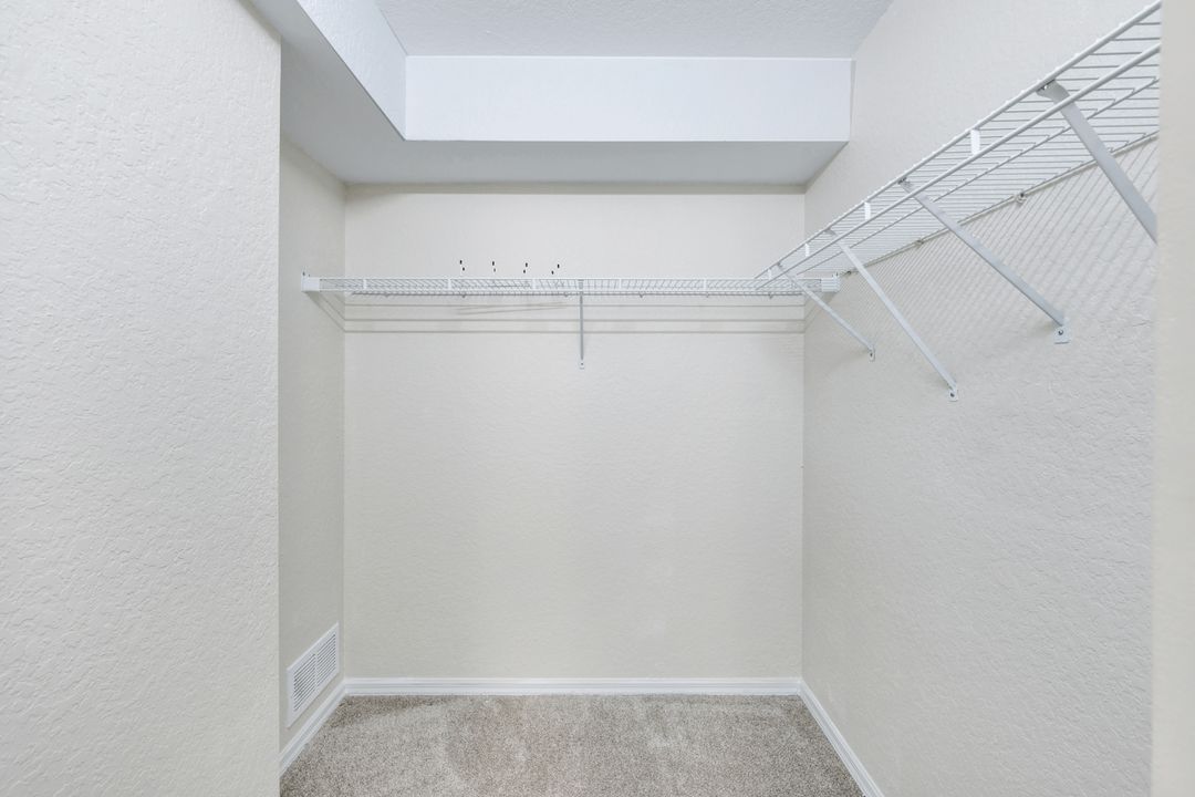 9850 Victoria Ln #205, Naples, FL 34109