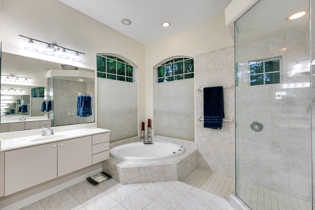 661 27th St NW, Naples, FL 34120