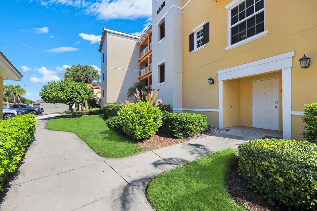 4500 Botanical Pl Cir #107, Naples, FL 34112