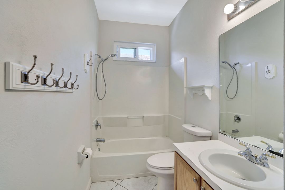 173 Stanhope Cir, Naples, FL 34104