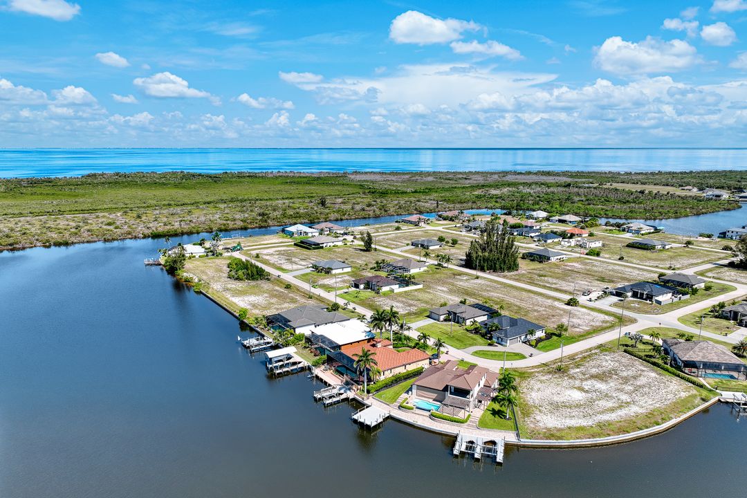 4612 NW 33rd Terrace, Cape Coral, FL 33993